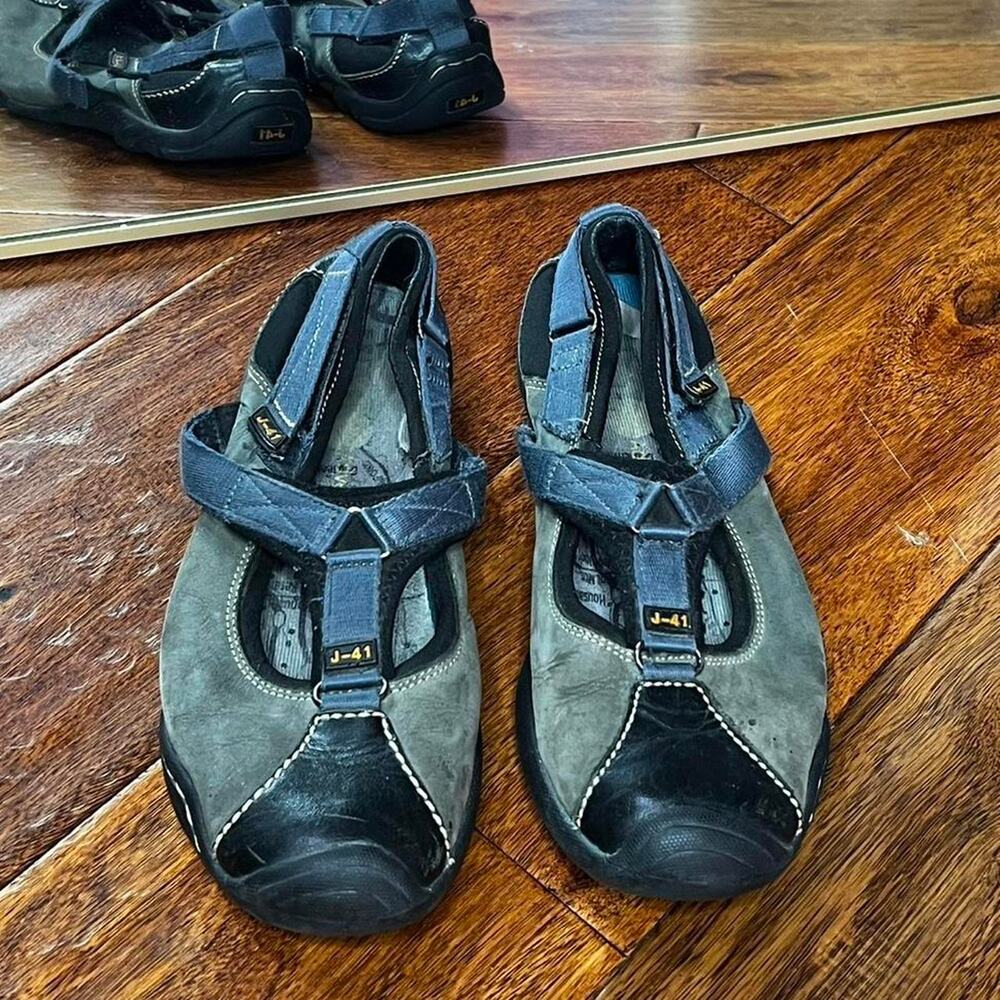 J41 black and grey hiking